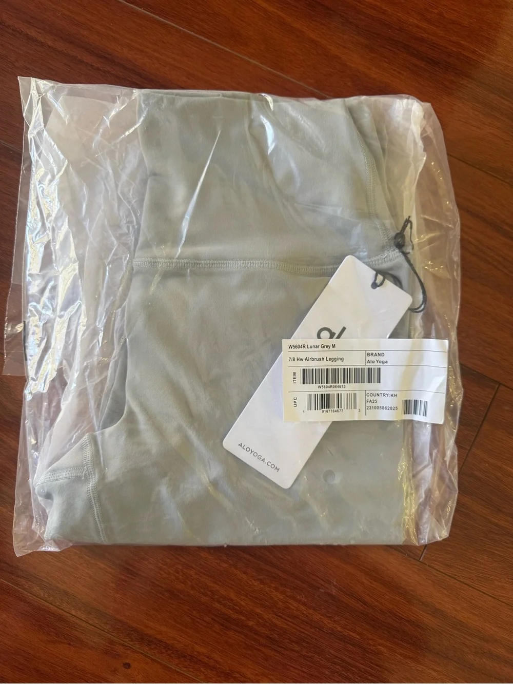 Alo Logo 7/8 High Waist Airbrush Lunar Gray Leggings Women’s Sz Medium-NWT